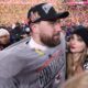 Shocking: Travis Kelce and Taylor Swift are at the 2025 Kentucky Derby! The couple's photos here are making the whole world go crazy. These sweet photos also reveal an even more shocking new news about this secretive couple.