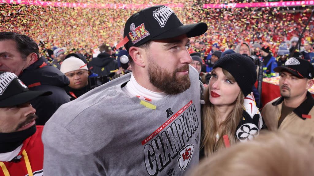 Shocking: Travis Kelce and Taylor Swift are at the 2025 Kentucky Derby! The couple's photos here are making the whole world go crazy. These sweet photos also reveal an even more shocking new news about this secretive couple.