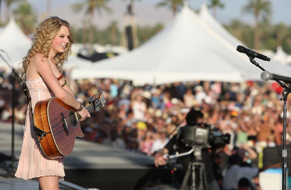 Breaking news: Taylor Swift’s First Grammy-Winning Album just Reaches A New Peak after how many years of...See more