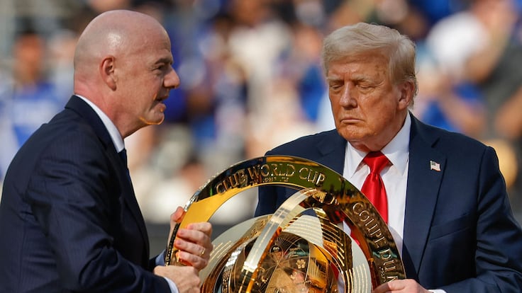LATEST NEWS: Neither Lionel Messi nor Cristiano Ronaldo; Donald Trump names the greatest soccer player of all time...Guess who is this person in the link