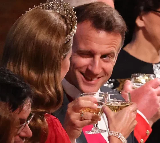 Kate Middleton Gets a wink from French President Macron and its state banquet must talked-About moment;Kate Middleton and French President Emmanuel Macron clinked glasses during the state banquet at Windsor Castle which got the state talking that..